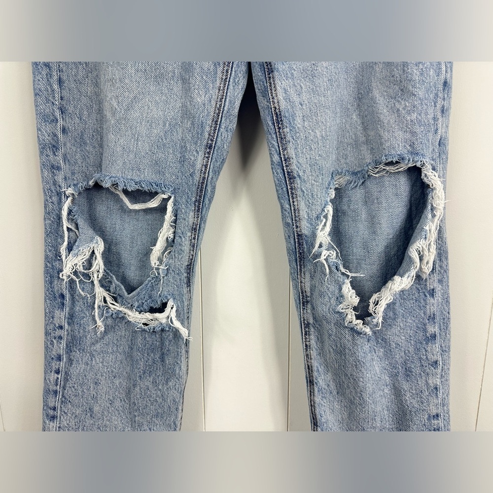 American Eagle Mom Straight Jean Womens Size 4 Destroyed Light Wash Denim - Picture 8 of 14